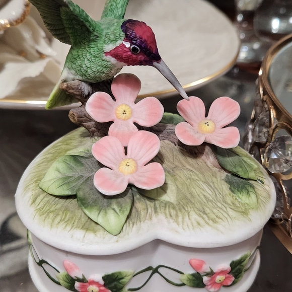 Jewelry box - Picture 2 of 4